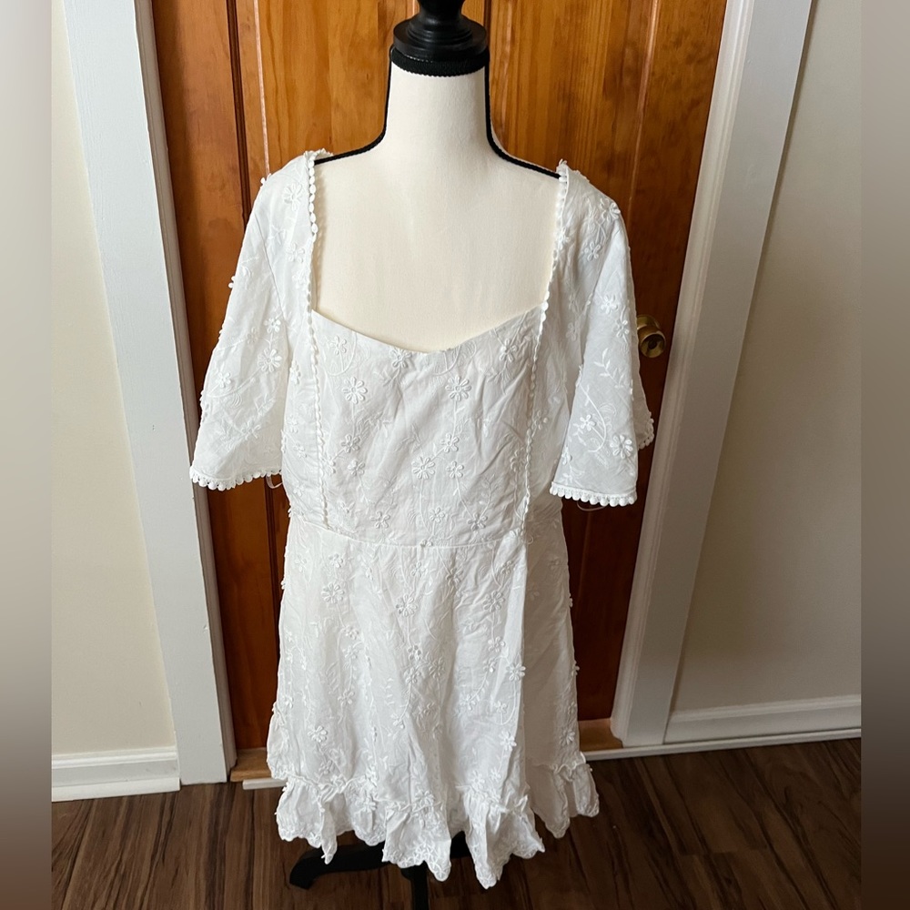 NWT SHOWPO Fancy A Spritz Square Neck Mini Dress in White Embroidery - Picture 4 of 8